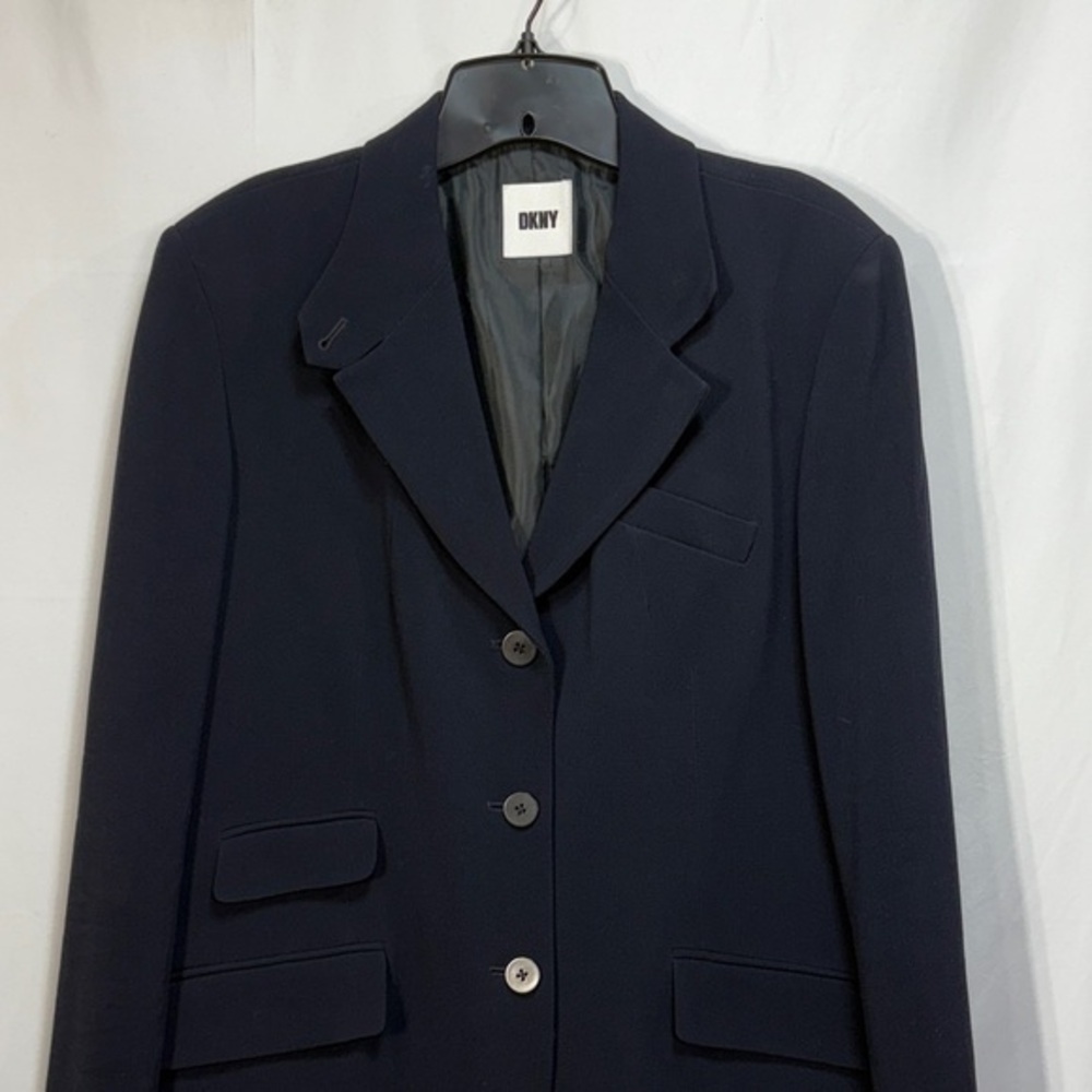 🍾 DKNY vintage navy wool three button blazer: